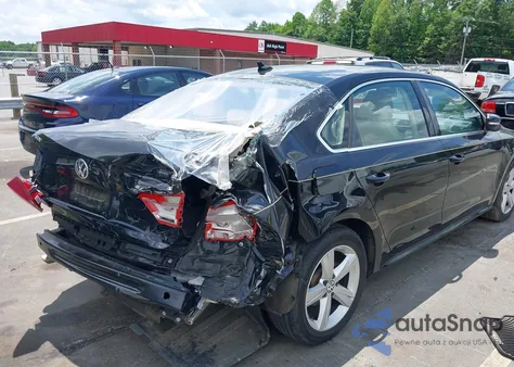 2013 Volkswagen Passat 2.5L Se из США, поврежденный, VIN 1VWBP7A34DC114543